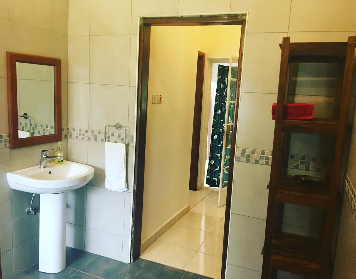 The Guinea Fowl Bed & Breakfast Entebbe Luaran gambar